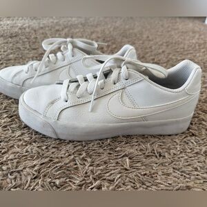 Nike shoes white size 6 great condition